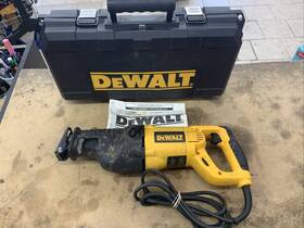 105225 Dewalt Dw311 Variable Speed Corded 1-1/8 Inch Stroke Reciprocating Saw Case
