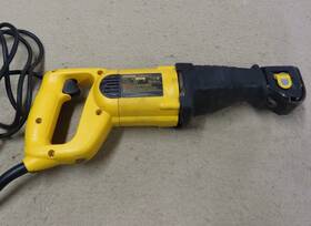 303m Dewalt Reciprocating Saw 9 Amp Tested Working Well Very Powerful