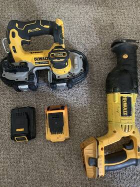 Dcs377b Dewalt Used Band Saw And Recip Dc385 Batteries Read Description
