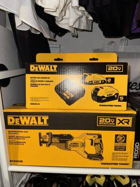 Dcs382bwb225-2c Dewalt 20-volt Max Lithium-lon Cordless Reciprocating Saw With Battery Kit New