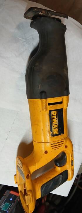 Dw938 Dewalt Dq938 Cordless 18 Volt Reciprocating Saw Variable Speed Nice Shape