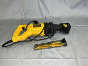 Dve304 Dewalt Reciprocating Saw With Extra Blades