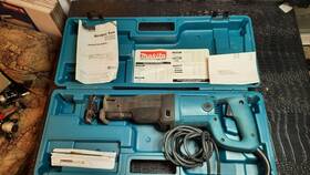 Jr3030t Makita Reciprocating Saw With Case Works