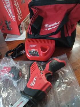 2420-20m12 Milwaukee Fuel 12v Hackzall Reciprocating Saw Bag Battery And Charger