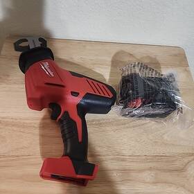 2525-20 Milwaukee Set M18 Hackzall Reciprocating Saw And A Li-ion 5.0 Battery