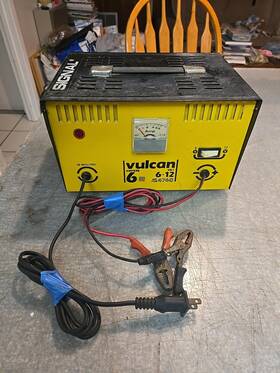 4760 Vulcan / Signal Pn 6 Amp 12 Choice Vintage Battery Charger