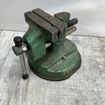 Milwaukee Tool & Equip. Co. Usa 1/2 Bench Vise With Vacuum Clamp No 600. Fixed Price $39.99.
